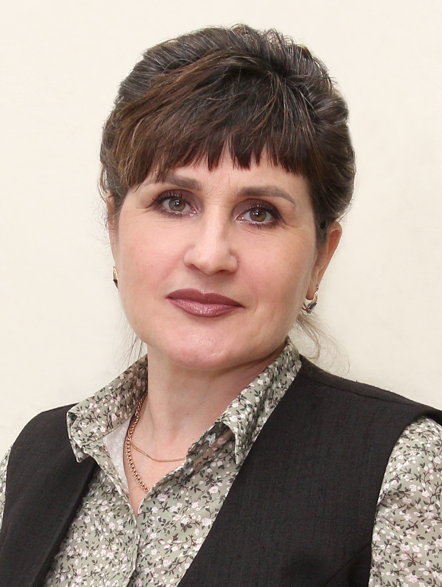 Попова  Елена Ивановна.